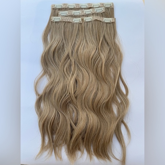 Human hair Blend Clip in Hair Extensions 20 Inch Champagne Blonde Synthetic - Picture 1 of 8